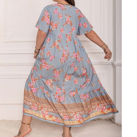 Plus Floral Print V neck Butterfly Sleeve Maxi Dress - Picture 2 of 3